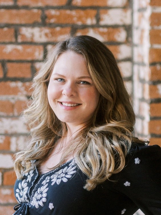 Headshot of Dr. Hannah Robinson